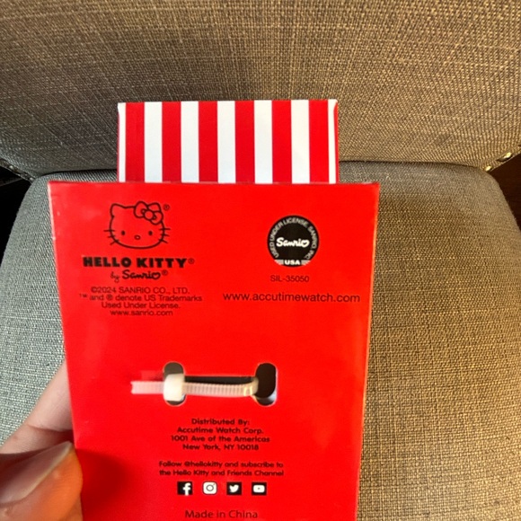 HELLO KITTY KNOWS WHAT TIME IT IS WITH THIS BRAND NEW WATCH!!! - Picture 3 of 4